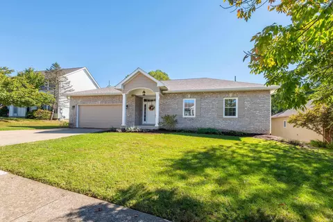 933 S Fenbrook Ct, Bloomington, IN 47401