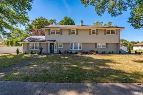 615 Trinity Dr, Evansville, IN 47714