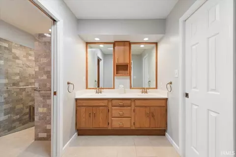 Bath - 2260 E Cape Cod Dr, Bloomington, IN 47401 photo 1 of 3