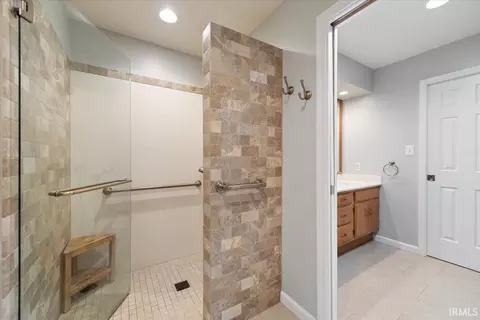 Bath - 2260 E Cape Cod Dr, Bloomington, IN 47401 photo 2 of 3