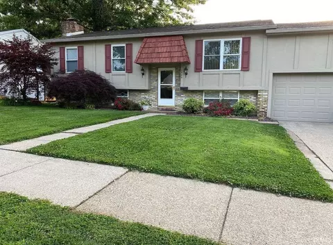 5900 Whitethorne Dr, Evansville, IN 47710