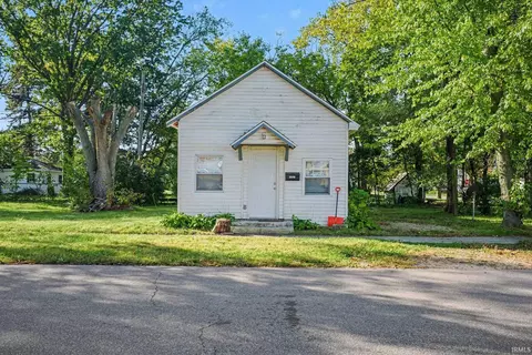 1221 W Wolf Ave, Elkhart, IN 46516