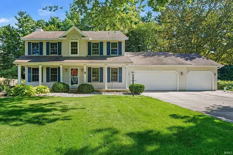 5 Shore Manor Dr, Bristol, IN 46507