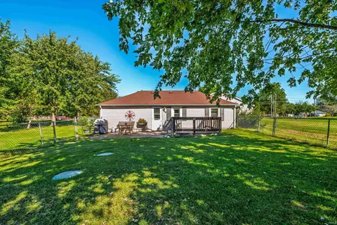 Exterior - 3909 E Centennial Ave, Muncie, IN 47303 photo 4 of 17
