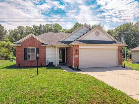 8300 Aster Ln, Evansville, IN 47712