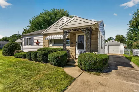 2405 Rockne Dr, South Bend, IN 46615