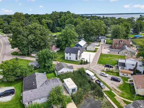 1113 S Kitson Dr, Syracuse, IN 46567