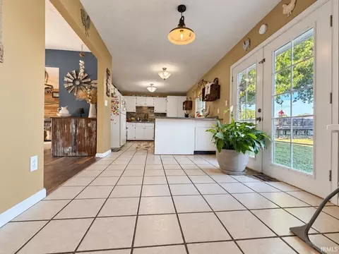 Entry Way - 1118 Kings Ridge Rd, Mitchell, IN 47446 photo 1 of 2