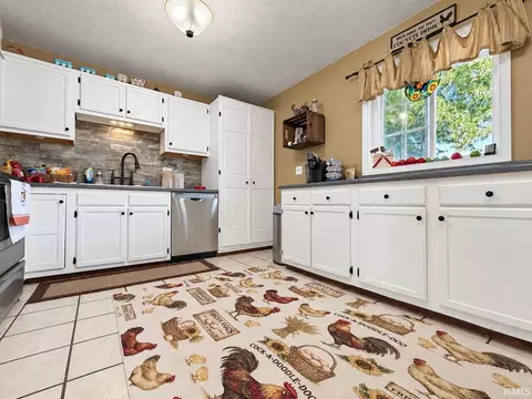 Kitchen - 1118 Kings Ridge Rd, Mitchell, IN 47446 photo 3 of 3