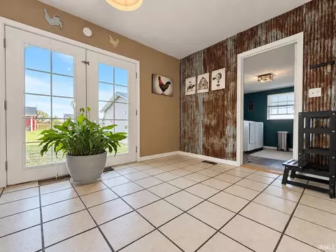 Entry Way - 1118 Kings Ridge Rd, Mitchell, IN 47446 photo 2 of 2
