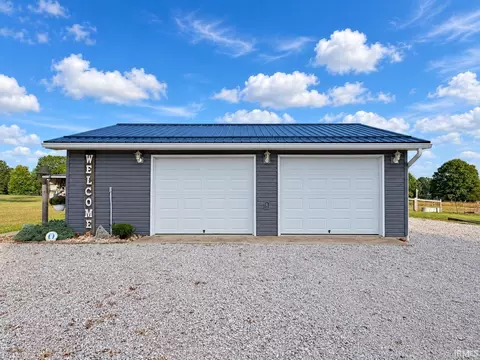 Exterior - 1118 Kings Ridge Rd, Mitchell, IN 47446 photo 5 of 23