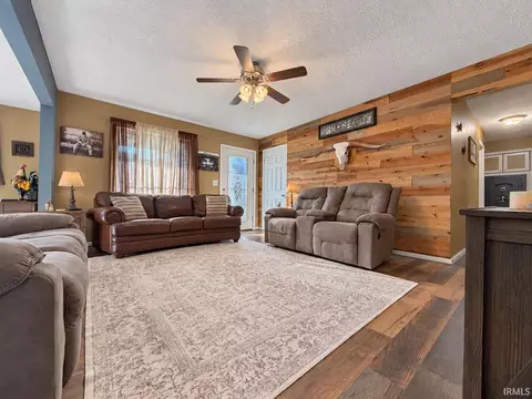 Living - 1118 Kings Ridge Rd, Mitchell, IN 47446 photo 2 of 3