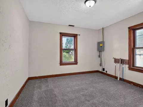 Bedroom - 4580 W E Dr, Albion, IN 46701 photo 2 of 5