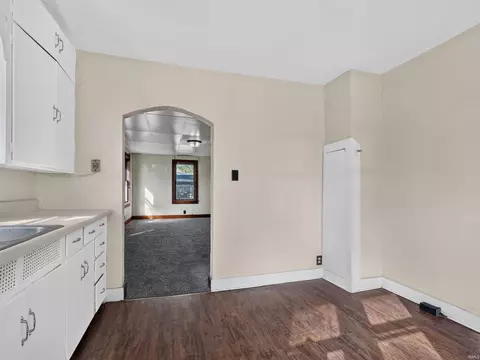 Entry Way - 4580 W E Dr, Albion, IN 46701 photo 1 of 2