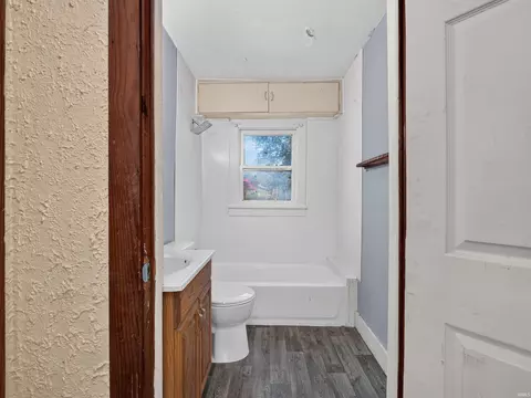 Bath - 4580 W E Dr, Albion, IN 46701 photo 2 of 2