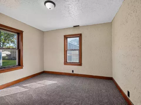 Bedroom - 4580 W E Dr, Albion, IN 46701 photo 4 of 5