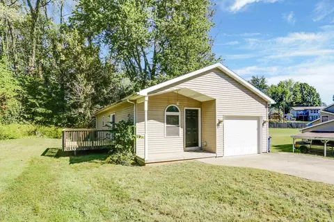 6690 Heritage Dr, Newburgh, IN 47630