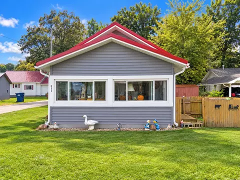 511 W Shutt Ave, Silver Lake, IN 46982