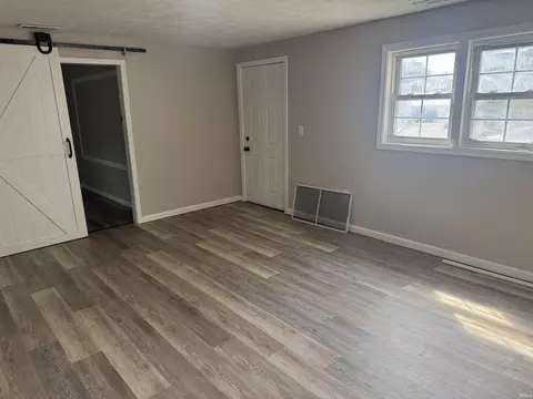 Living - 616 E Pine St, Muncie, IN 47303 photo 2 of 4