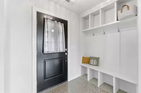 Entry Way - 880 Innkeepers Ct, Waterloo, IN 46793 photo 1 of 5