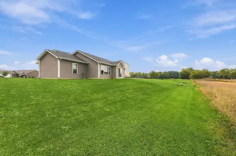 Exterior - 880 Innkeepers Ct, Waterloo, IN 46793 photo 4 of 5
