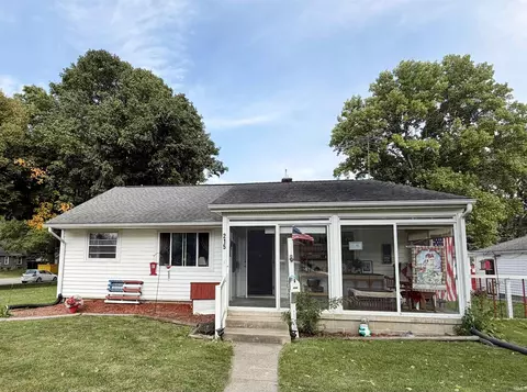 215 W Elm St, Flora, IN 46929