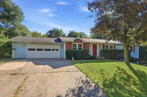 2906 S Woodland Trl, Warsaw, IN 46580