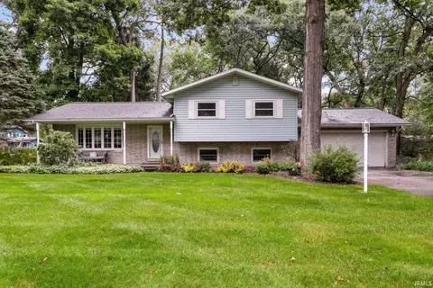 53332 Oakton Dr, South Bend, IN 46635
