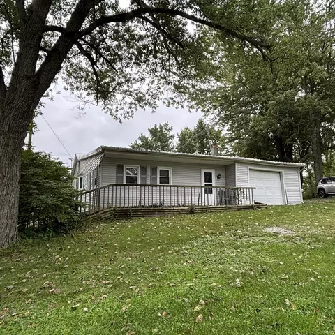 733 W Center Dr, Albion, IN 46701