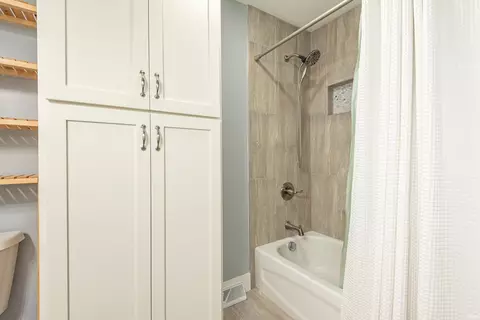 Bath - 4310 E Morningside Dr, Bloomington, IN 47408 photo 2 of 3