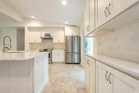Kitchen - 4310 E Morningside Dr, Bloomington, IN 47408 photo 3 of 7