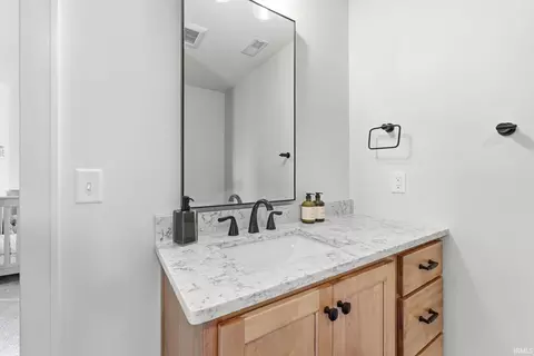 Bath - 405 E Basalt Dr, Huntertown, IN 46748 photo 5 of 6