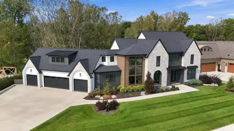 Exterior - 405 E Basalt Dr, Huntertown, IN 46748 photo 9 of 11