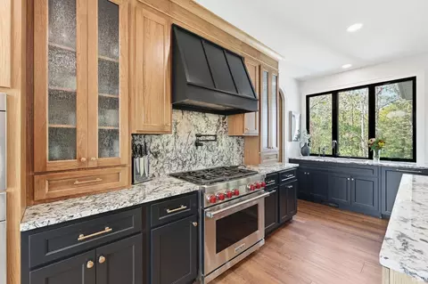 Kitchen - 405 E Basalt Dr, Huntertown, IN 46748 photo 3 of 5