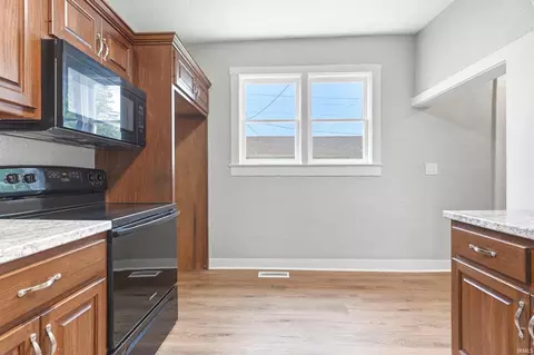 Entry Way - 213 E 3rd St, Warren, IN 46792 photo 3 of 4
