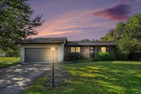 22042 Sandybrook Dr, South Bend, IN 46628