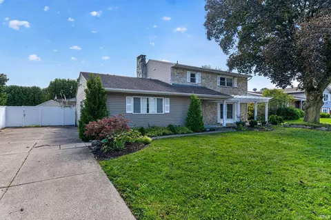 1352 Roelke Dr, South Bend, IN 46614