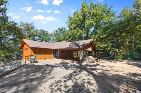 10911 E Mona Dr, Huntingburg, IN 47542