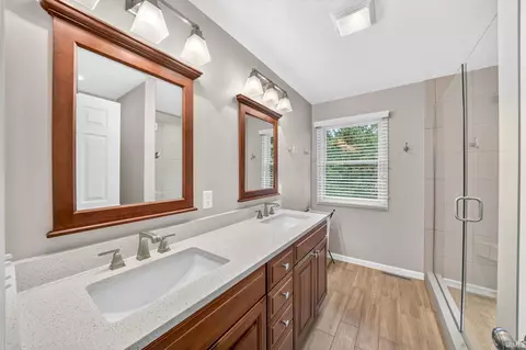 Bath - 16288 Windemere Ct, Granger, IN 46530 photo 2 of 3