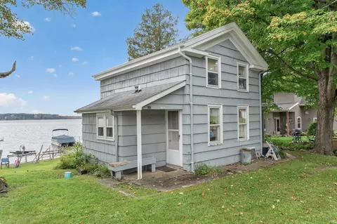 1380 E 450 S, Wolcottville, IN 46795