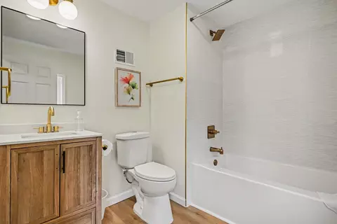 Bath - 1237 Cedar St, South Bend, IN 46617 photo 1 of 5