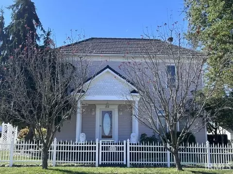 209 S Logan St, Cayuga, IN 47928