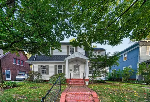 216 N Sunnyside Ave, South Bend, IN 46617