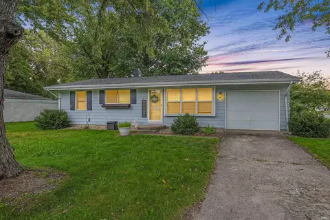 1814 Cambridge Dr, Warsaw, IN 46580