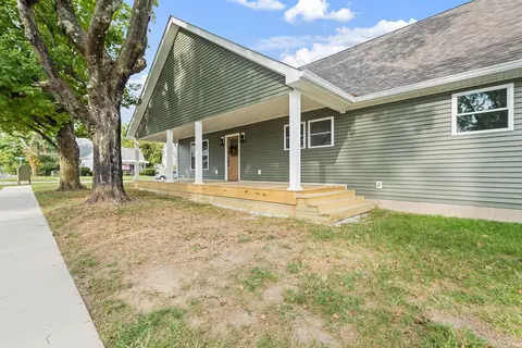 Exterior - 324 W Warren St, Mitchell, IN 47446 photo 2 of 11