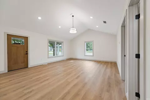 Living - 324 W Warren St, Mitchell, IN 47446 photo 1 of 2