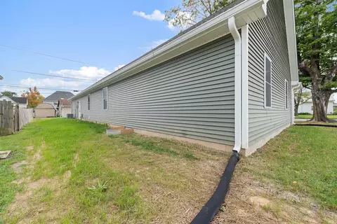 Exterior - 324 W Warren St, Mitchell, IN 47446 photo 9 of 11