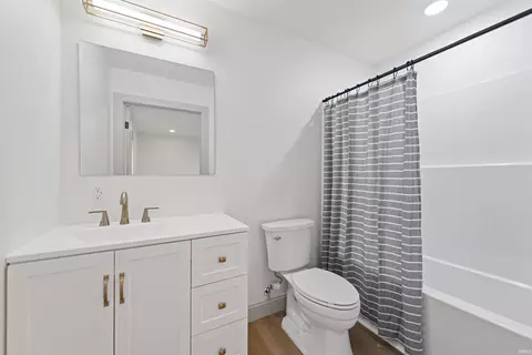 Bath - 324 W Warren St, Mitchell, IN 47446 photo 1 of 3