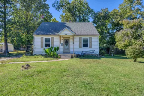 1913 Hicks Dr, Evansville, IN 47714