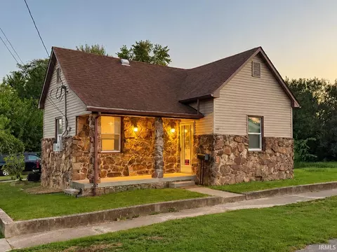 410 W Elm St, Oakland City, IN 47660